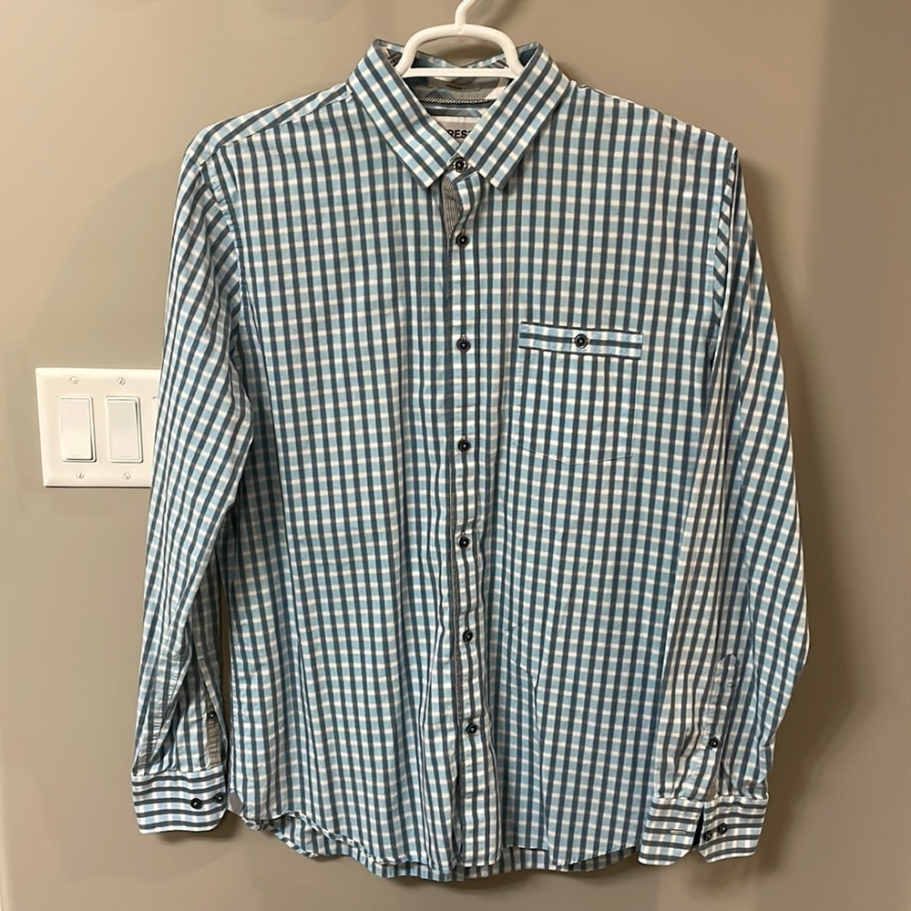 MEN’S EXPRESS FITTED, COLLAR BUTTON DOWN SHIRT BLUE. XL, 17-17.5